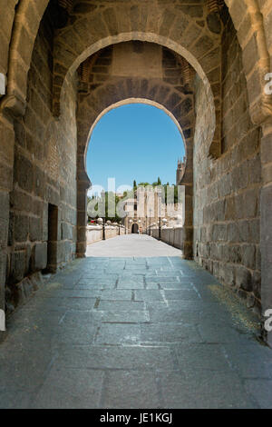 Saint Martin pont médiéval sur la rivière Tajo à Tolède, Castille la Manche, Espagne Banque D'Images