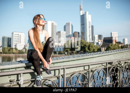 Woman in Frankfurt City Banque D'Images