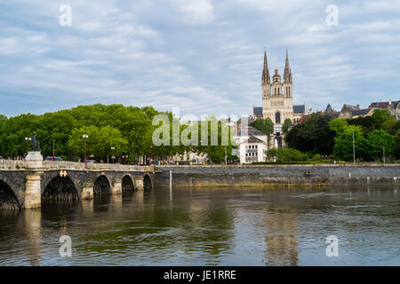 Vue d'Angers de la rivière Maine, France Banque D'Images