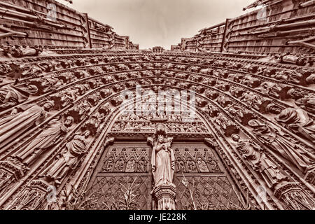 <a href ='http://en.wikipedia.org/wiki/Strasbourg Cathedral' target =" blank" >La cathédrale de Strasbourg </a >  <a href ='http://en.wikipedia.org/wiki/Strasbourg' target =" blank' >Strasbourg </a >,Alsace, France Banque D'Images