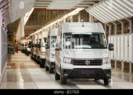 24.10.2016, Pologne, Wielkopolska, Wrzesnia - Crafter à la fin de la chaîne de montage de la contrôle de la qualité de la nouvelle usine de Volkswagen Véhicules Utilitaires pour la construction du nouveau Crafter. Avec ? 800 millions, Poznań est le plus élevé l'investissement étranger en Pologne. Avec 3000 employés, 100 000 véhicules seront produits chaque année. 00A161024D430CAROEX.JPG - pas à vendre dans la région de G E R M A N Y, A U S T R I A, S W I T Z E R L A N D [communiqué de modèle : Non, des biens : non (c) agence photo caro / http://www.caro-images.pl, info@carofoto.pl Bastian, - en cas d'utilisation de la photo pour tout usage Banque D'Images