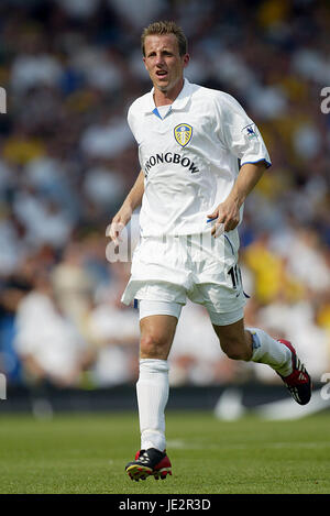 LEE BOWYER LEEDS UNITED FC ELLAND ROAD LEEDS 17 Août 2002 Banque D'Images