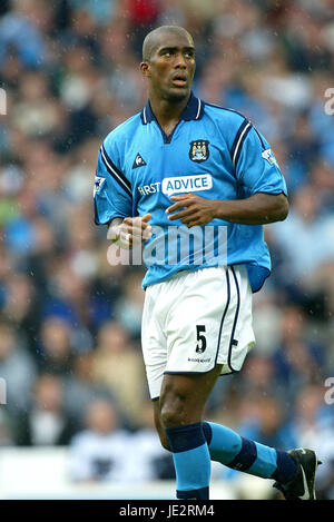 SYLVAIN DISTIN Manchester City FC MAINE ROAD MANCHESTER 24 Août 2002 Banque D'Images