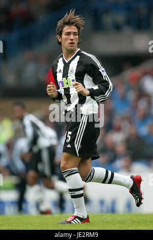 HUGO VIANA NEWCASTLE UNITED FC MAINE ROAD MANCHESTER 24 Août 2002 Banque D'Images