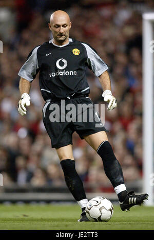 FABIEN BARTHEZ MANCHESTER UNITED FC OLD TRAFFORD MANCESTER 11 Septembre 2002 Banque D'Images