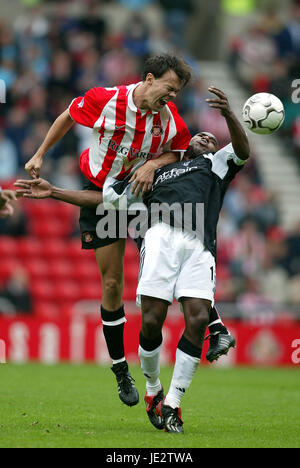 JOACHIM BJORKLUND BARRY HAYLES SUNDERLAND V FULHAM STADIUM OF LIGHT SUNDERLAND ANGLETERRE 14 Septembre 2002 Banque D'Images