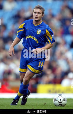 STEPHEN MCPHAIL LEEDS UNITED FC VILLA PARK BIRMINGHAM 06 Octobre 2002 Banque D'Images