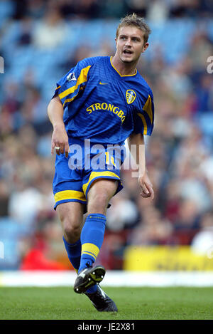 STEPHEN MCPHAIL LEEDS UNITED FC VILLA PARK BIRMINGHAM 06 Octobre 2002 Banque D'Images