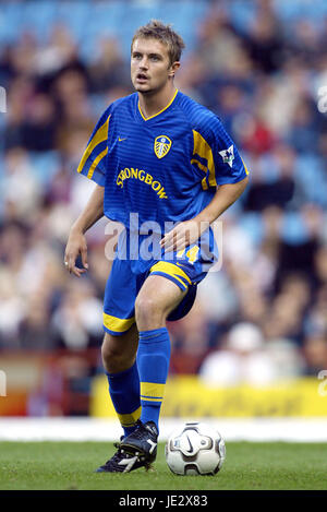 STEPHEN MCPHAIL LEEDS UNITED FC VILLA PARK BIRMINGHAM 06 Octobre 2002 Banque D'Images