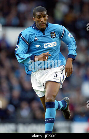 SYLVAIN DISTIN Manchester City FC MAIN ROAD MANCHESTER 19 Octobre 2002 Banque D'Images