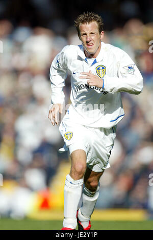 LEE BOWYER LEEDS UNITED FC ELLAND ROAD LEEDS 19 Octobre 2002 Banque D'Images