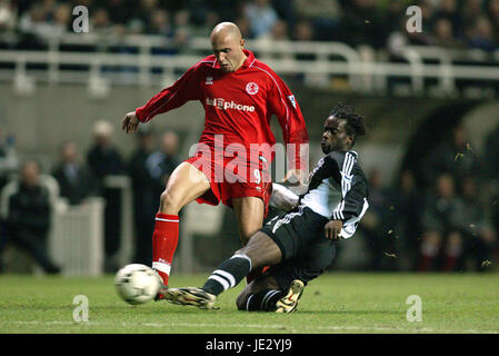 MASSIMO MACCARONE & BERNARD NEWCASTLE UTD V MIDDLESBROUGH ST JAMES PARK NEWCASTLE 04 Novembre 2002 Banque D'Images