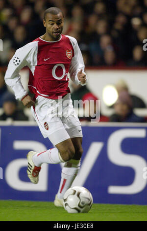 ASHLEY COLE ARSENAL FC HIGHBURY LONDON Angleterre 10 Décembre 2002 Banque D'Images
