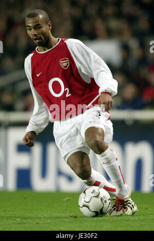 ASHLEY COLE ARSENAL FC HIGHBURY LONDON Angleterre 10 Décembre 2002 Banque D'Images