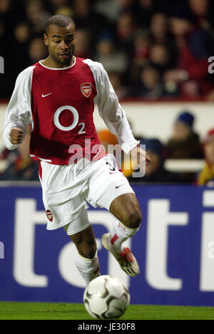 ASHLEY COLE ARSENAL FC HIGHBURY LONDON Angleterre 10 Décembre 2002 Banque D'Images