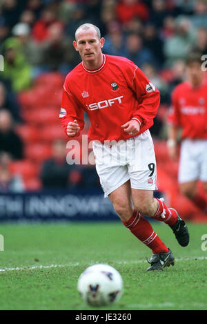 MIKE SHERON BARNSLEY BARNSLEY FC STADE OAKWELL BARNSLEY 02 Mars 2002 Banque D'Images