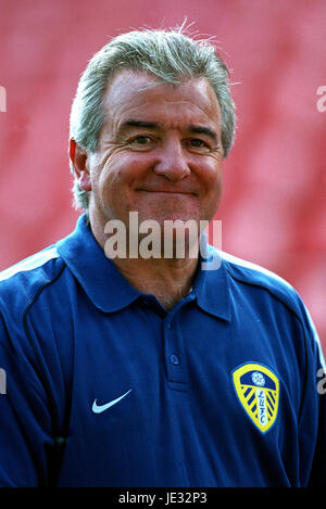 TERRY VENABLES LEEDS UNITED MANAGER OAKWELL STADIUM BARNSLEY ENGLAND 03 Août 2002 Banque D'Images