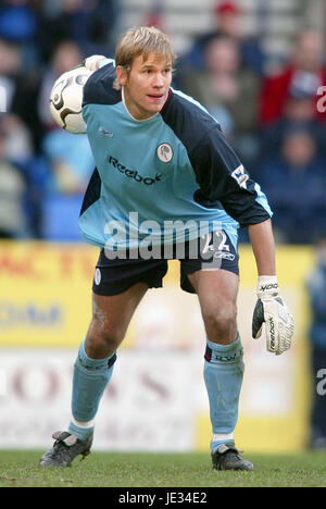 JUSSI JAASKELAINEN BOLTON WANDERERS FC Colombie-britannique 24 Octobre 2003 Banque D'Images