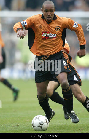 PAUL INCE Wolverhampton Wanderers FC MOLINEUX STADIUM WOLVERHAMPTON ENGLAND 08 Novembre 2003 Banque D'Images