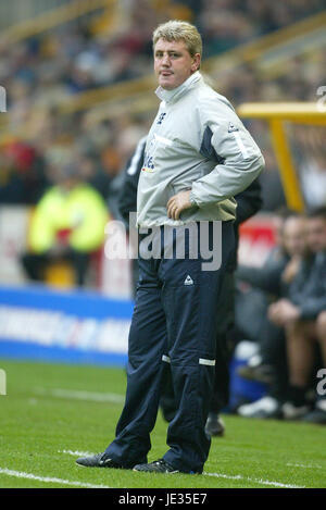 STEVE BRUCE BIRMINGHAM CITY FC MANAGER MOLINEUX STADIUM WOLVERHAMPTON ENGLAND 08 Novembre 2003 Banque D'Images
