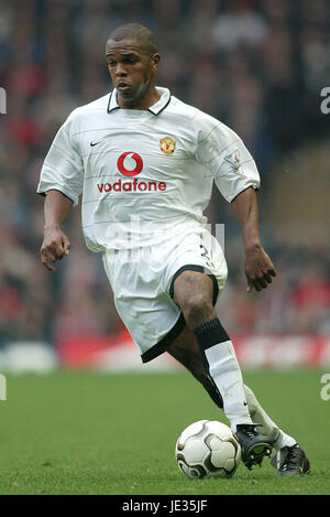 QUINTON FORTUNE MANCHESTER UNITED FC ANFIELD LIVERPOOL ANGLETERRE 09 Novembre 2003 Banque D'Images