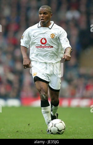 QUINTON FORTUNE MANCHESTER UNITED FC ANFIELD LIVERPOOL ANGLETERRE 09 Novembre 2003 Banque D'Images