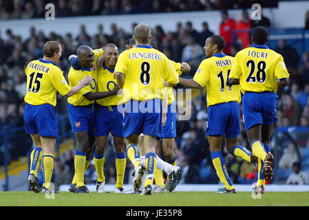 GILBERTO SILVA CÉLÈBRE BUT LEEDS UNITED V ARSENAL FC ELLAND ROAD LEEDS ANGLETERRE 01 Novembre 2003 Banque D'Images