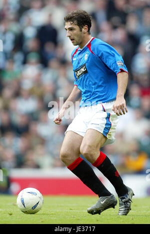 ZURAB KHIZANISHVILI Glasgow Rangers FC STADE IBROX GLASGOW ECOSSE 04 Octobre 2003 Banque D'Images