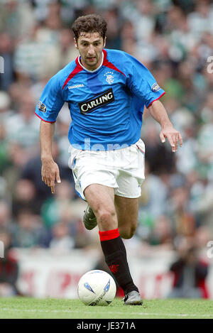 ZURAB KHIZANISHVILI Glasgow Rangers FC STADE IBROX GLASGOW ECOSSE 04 Octobre 2003 Banque D'Images