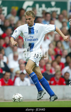 JESPER GRONKJAER CHELSEA FC ANFIELD LIVERPOOL ANGLETERRE 17 Août 2003 Banque D'Images