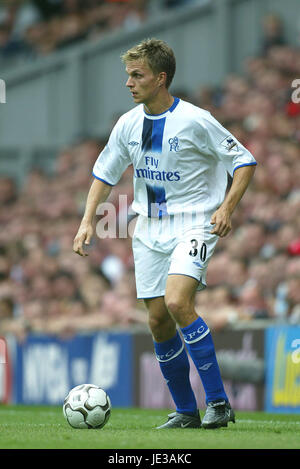 JESPER GRONKJAER CHELSEA FC ANFIELD LIVERPOOL ANGLETERRE 17 Août 2003 Banque D'Images