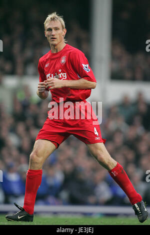 SAMI HYYPIA DE LIVERPOOL FC LIVERPOOL GOODISON PARK 11 Décembre 2004 Banque D'Images