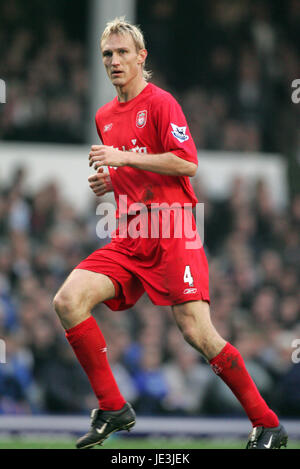 SAMI HYYPIA DE LIVERPOOL FC LIVERPOOL GOODISON PARK 11 Décembre 2004 Banque D'Images