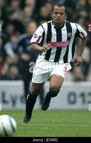 ROBERT EARNSHAW West Bromwich Albion FC THE HAWTHORNS WEST BROMWICH ANGLETERRE 30 Octobre 2004 Banque D'Images