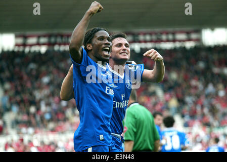 DIDIER DROGBA ET FRANK LAMPARD Chelsea V MIDDLESBROUGH STADE RIVERSIDE MIDDLESBROUGH ANGLETERRE 25 Septembre 2004 Banque D'Images