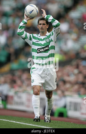 JACKIE MCNAMARA Glasgow Celtic FC CELTIC PARK GLASGOW ECOSSE 08 Août 2004 Banque D'Images