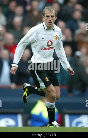 PHILIP NEVILLE MANCHESTER UNITED FC ASTON VILLA PARK BIRMINGHAM ENGLAND 03 Avril 2004 Banque D'Images