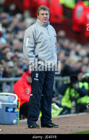 STEVE BRUCE BIRMINGHAM CITY FC MANAGER VILLA PARK BIRMINGHAM ENGLAND 22 Février 2004 Banque D'Images