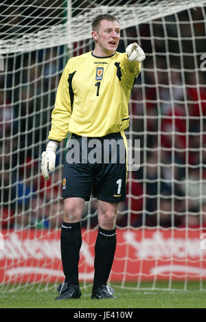 ROBERT DOUGLAS ECOSSE & Glasgow Celtic FC MILLENIUM STADIUM Cardiff au Pays de Galles 18 Février 2004 Banque D'Images