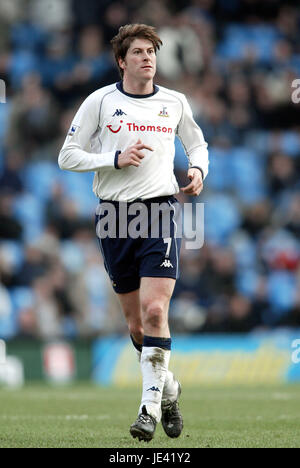 DARREN ANDERTON Tottenham Hotspurs FC CITY OF MANCHESTER STADIUM MANCHESTER EN ANGLETERRE 25 Janvier 2004 Banque D'Images