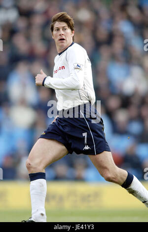 DARREN ANDERTON Tottenham Hotspurs FC CITY OF MANCHESTER STADIUM MANCHESTER EN ANGLETERRE 25 Janvier 2004 Banque D'Images