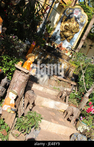 Buddhist Temple (Wat Doi Suthep) à Chiang Mai (Thaïlande). Banque D'Images