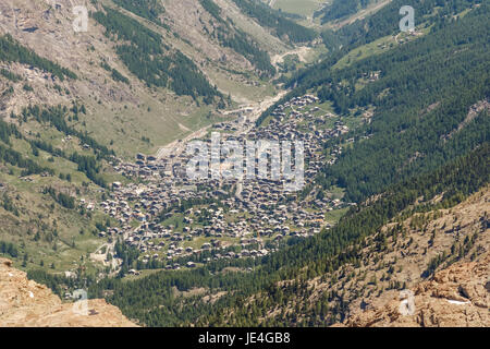 La ville de Zermatt suisse célèbre dans la vallée, Suisse Banque D'Images