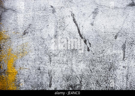 Mur blanchi à la chaux avec de riches et diverses textures. Banque D'Images