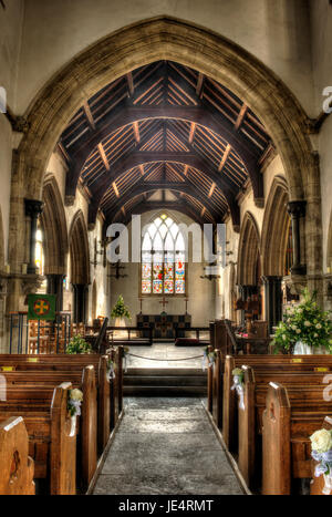 L'église St Andrews en Corfe Castle, à l'île de Purbeck en Angleterre. Banque D'Images