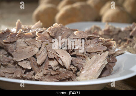 Régime méditerranéen et de l'alimentation : bouillir de la Turquie pour manger avec de la sauce mayonnaise Banque D'Images