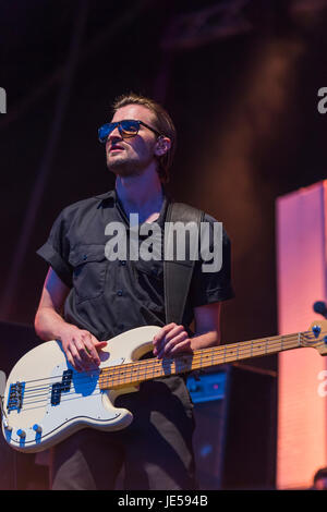 Thornhill, Écosse, Royaume-Uni - 26 août 2016 : Hayden Thorpe de groupe de rock indépendant anglais des bêtes sauvages en live à l'electric fields Banque D'Images