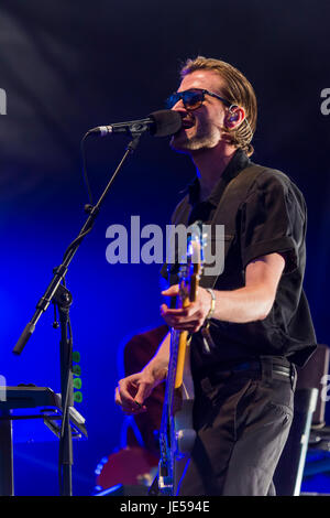 Thornhill, Écosse, Royaume-Uni - 26 août 2016 : Hayden Thorpe de groupe de rock indépendant anglais des bêtes sauvages en live à l'electric fields Banque D'Images