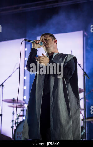 Thornhill, Écosse, Royaume-Uni - 27 août 2016 : groupe de rock indépendant anglais, tout Tout, en live sur la scène principale pour la deuxième journée de l'Ele Banque D'Images