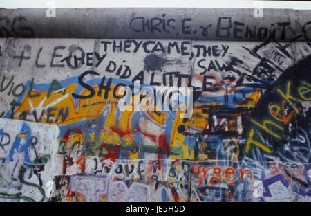 Close up de graffitis sur le mur de Berlin 1987 Banque D'Images